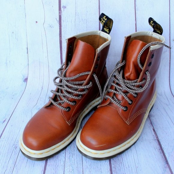 Dr. Martens Shoes - Dr. Martens 1460 Analine in Oak UK6